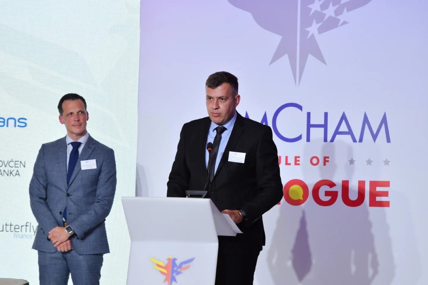Fondacija Volonteri Crne Gore i AmCham Montenegro obezbijedili 5.000 novogodišnjih paketića za djecu koja žive u siromaštvu